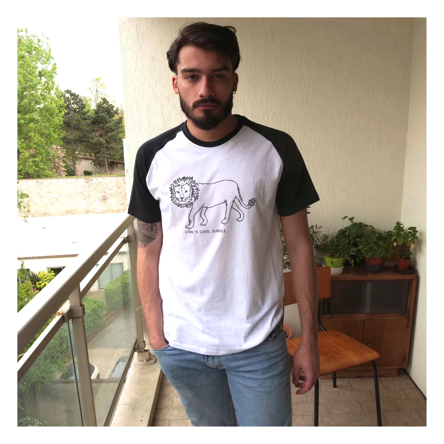 Tee-shirt en coton Oeko tex noir et blanc "Lion"